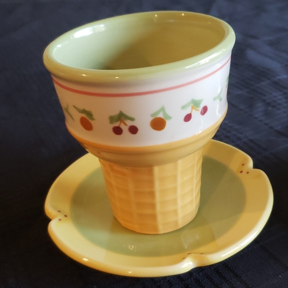 Pistoulet Cup and Plate.  Set of Two each. - Picture 2 of 7